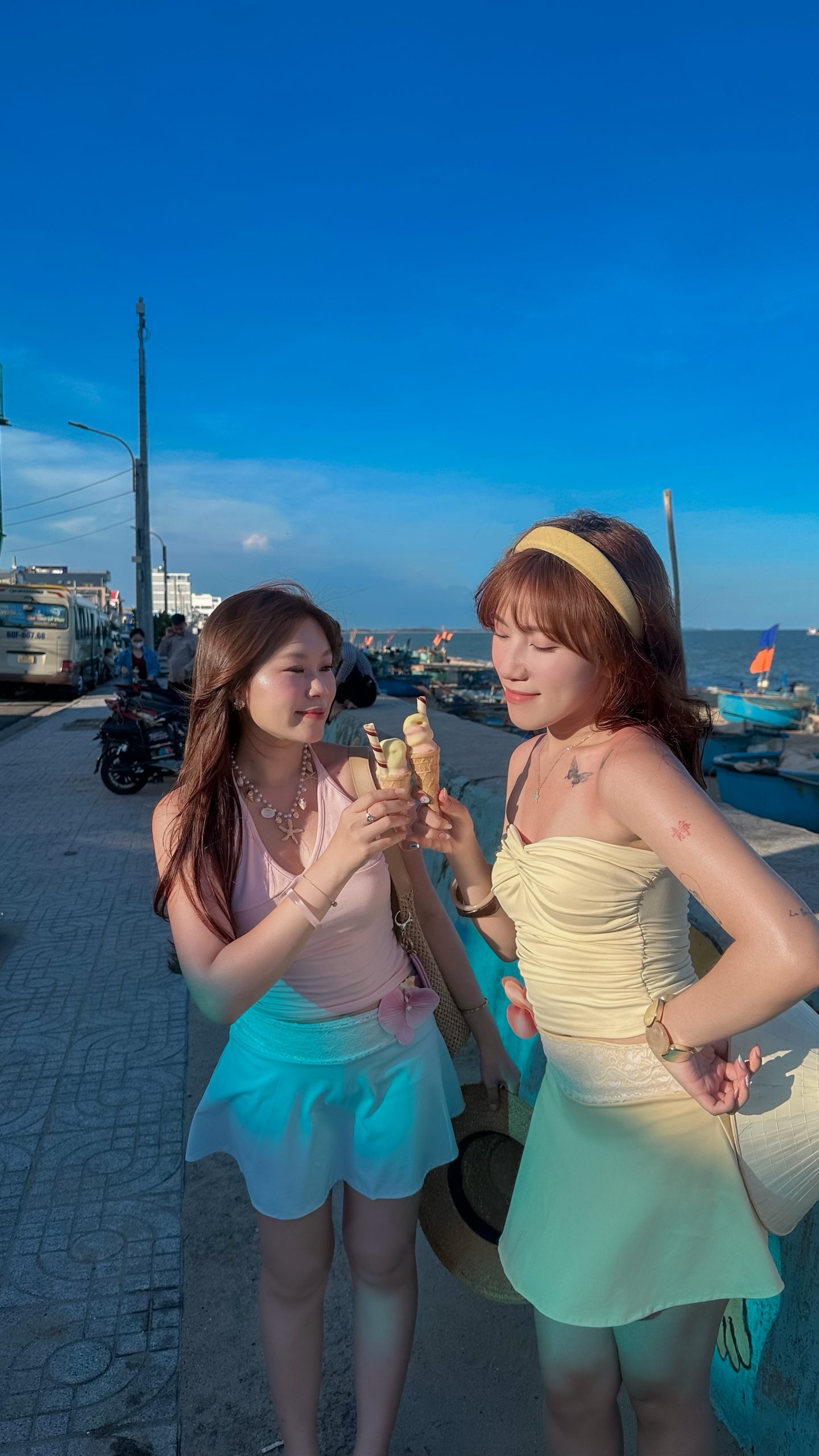 áo hai dây nữ
